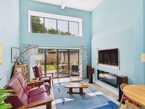 Lounge- click for photo gallery
